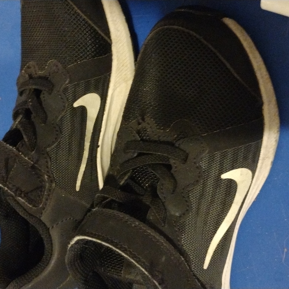 Nikes - Picture 2 of 4